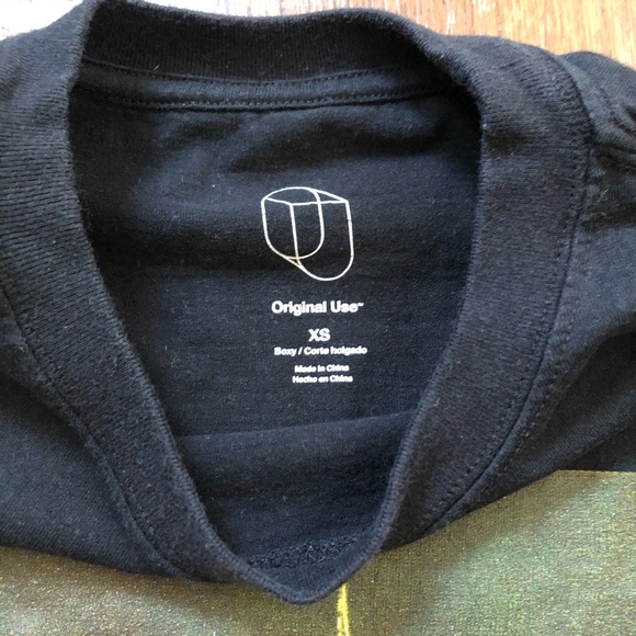 Black tee shirt with floral appliqué print - Picture 4 of 4